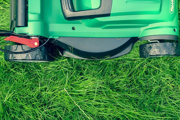 Lawnmower Service: How to Change the Lawnmower Oil